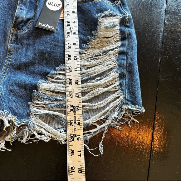 NWT BooHoo Size 10 Jean Shorts Denim Holes Destroyed Cool Trendy - Picture 2 of 7